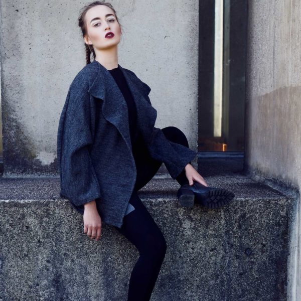 Cardigan_BLACK_FOXES_EDGES_collection_photocredits_Ursula_Schmitz