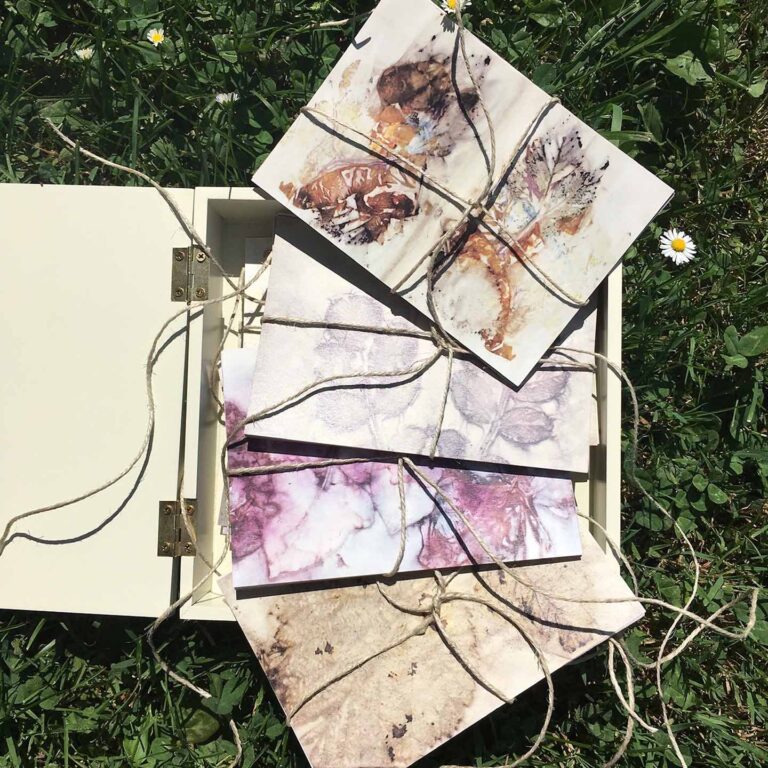 Reinbacher_Doris_Eco_Print_4Postkarten_FOTOKREDIT_Doris_Reinbacher